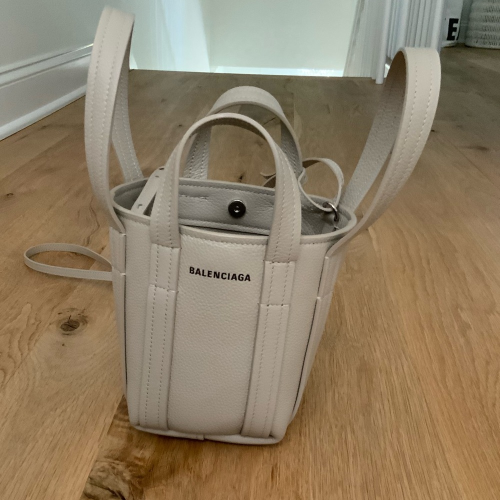 🩷MOTHER’S DAY SALE🩷 Balenciaga Everyday 2.0 Mini ShoulderTote Bag Greige - Picture 3 of 13